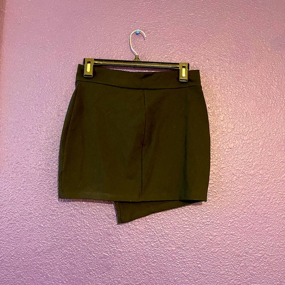 Asymmetric Mini Skirt - Picture 2 of 4